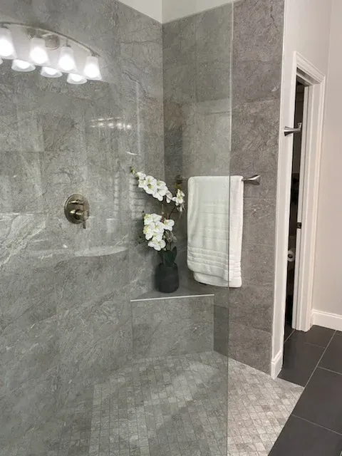 Master Bath · Marble Look